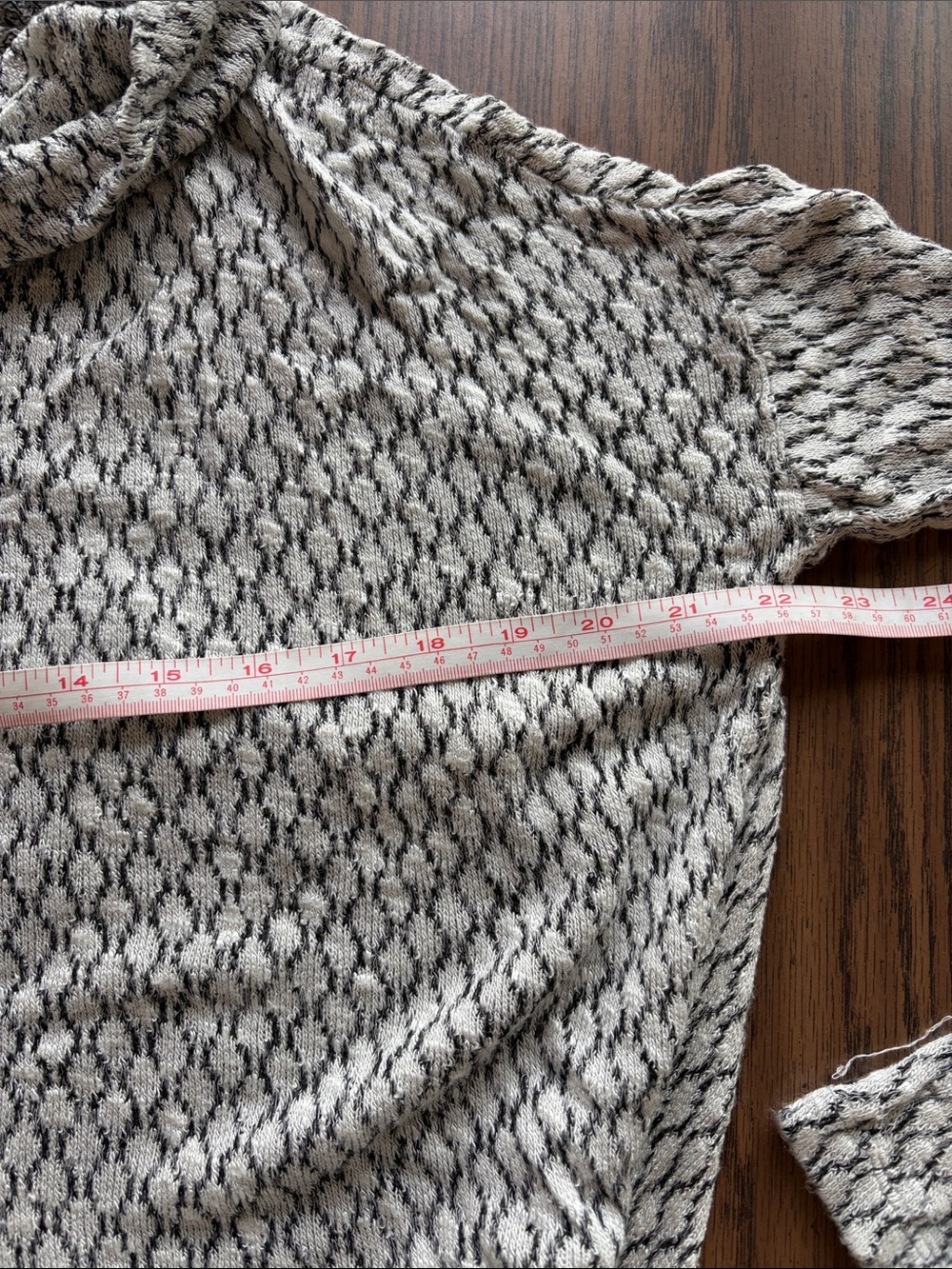 Akemi + Kin XS/S Sweater - Picture 7 of 8
